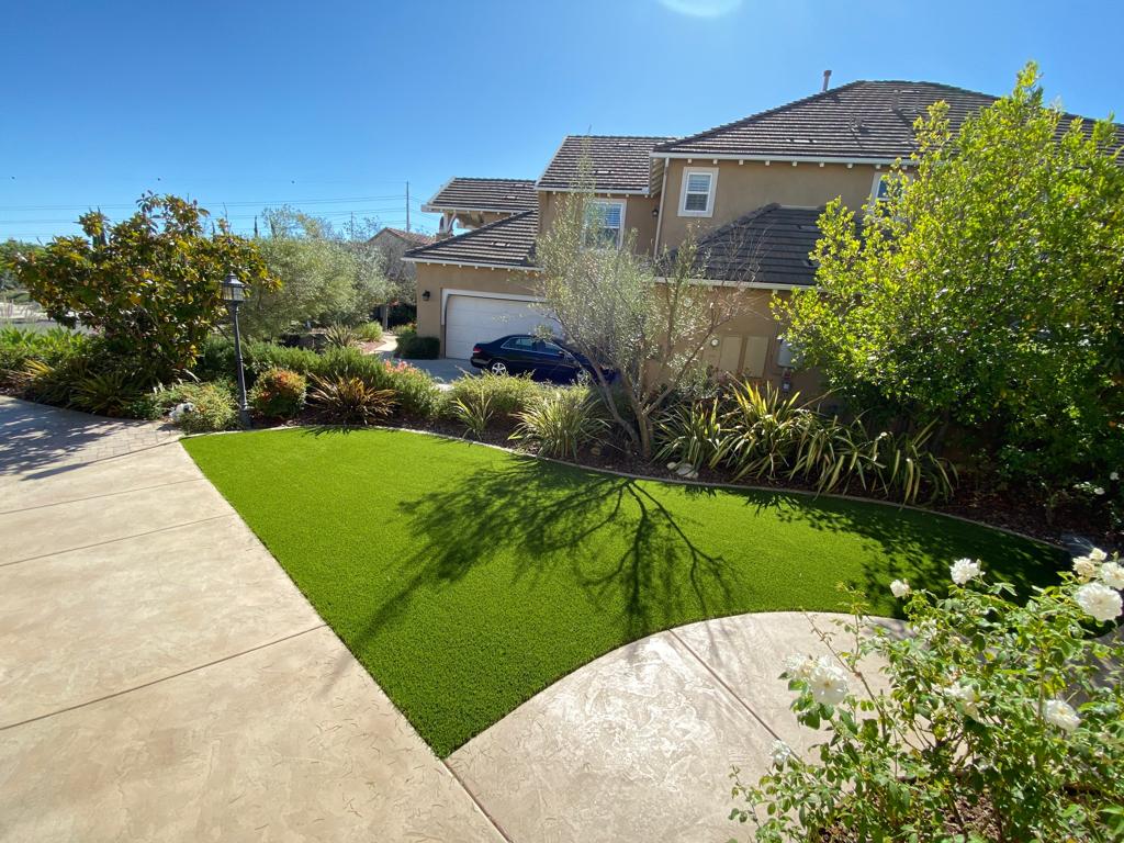 Beautiful frontyard with artificial grass