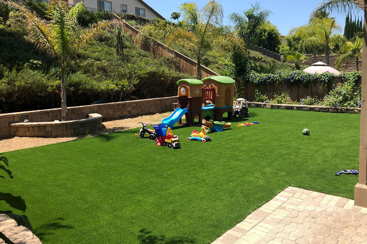 Backyard San Diego ARtificial grass