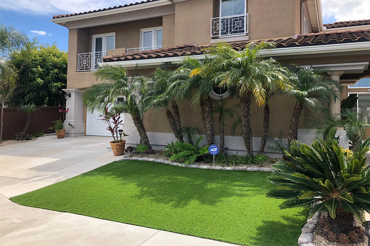 Artificial grass frontyard
