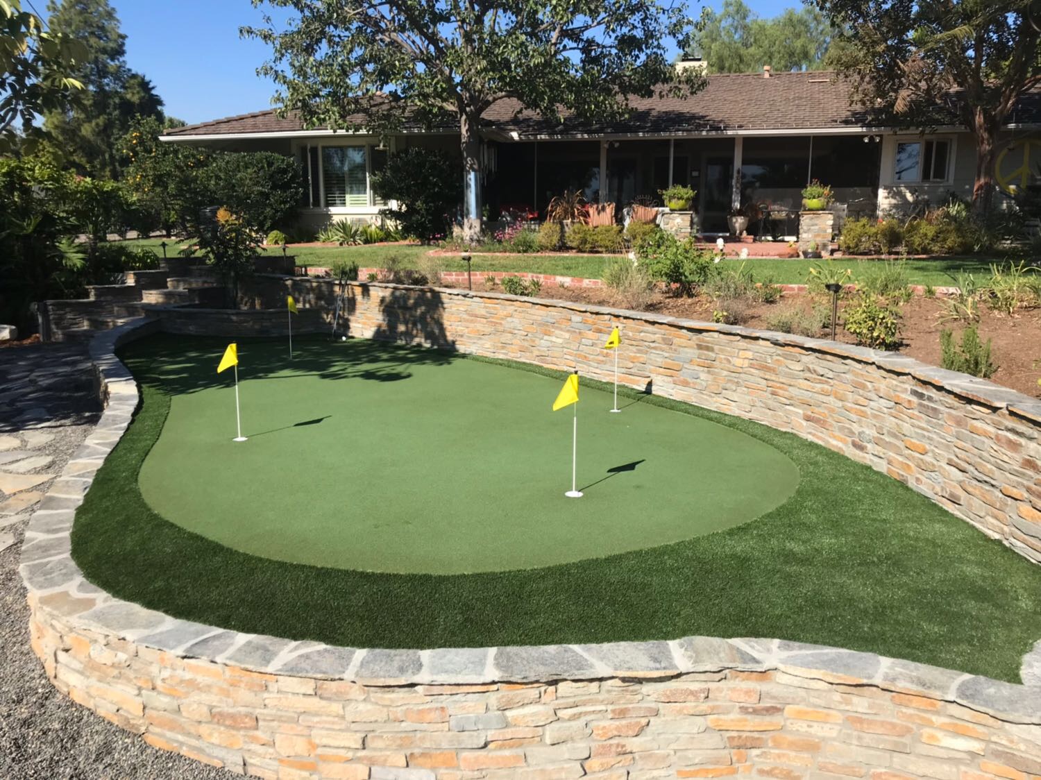 Artificial grass putting green